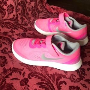 Girls Nike running shoes..brand new but no box
